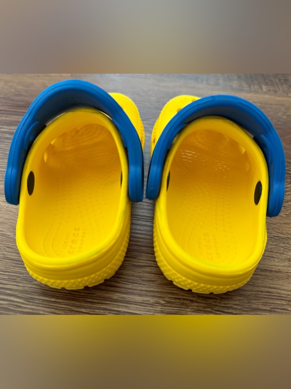 Toddle Minion CROCS - size 5 - Picture 6 of 7